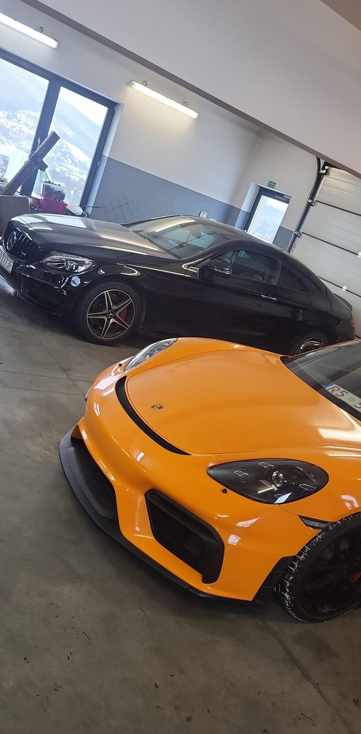 Porsche GT4